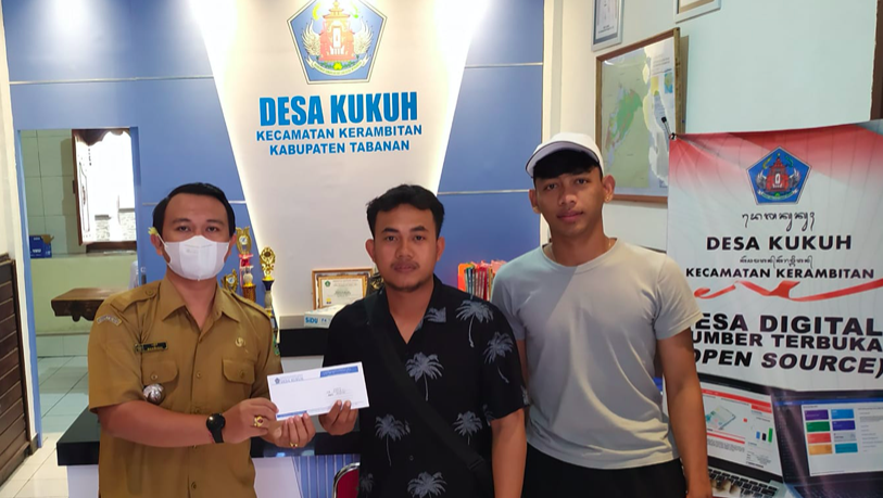 Fasilitasi Kelompok Olahraga di Desa, Pemdes Kukuh Kerambitan Gelontorkan Bantuan